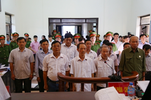 can-bo-dia-chinh-thao-tung-dat-o-dong-tam-bi-de-nghi-7-8-nam-tu