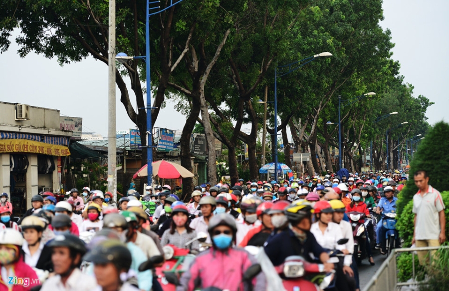 Can canh hang chuc kiot, cay xang giap san bay Tan Son Nhat hinh anh 3