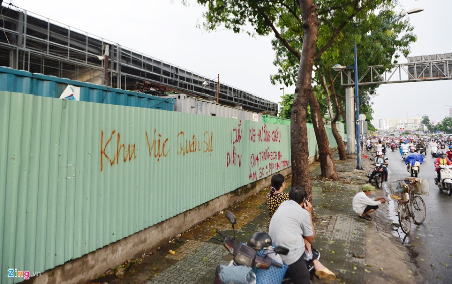 Can canh hang chuc kiot, cay xang giap san bay Tan Son Nhat hinh anh 12
