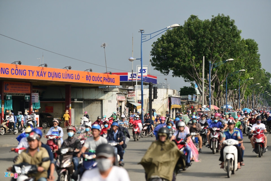Can canh hang chuc kiot, cay xang giap san bay Tan Son Nhat hinh anh 14