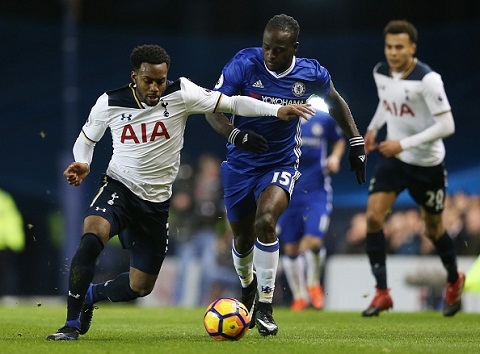Chelsea muon danh bai MU vu hau ve Danny Rose hinh anh 2