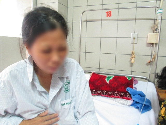  Trong lúc bệnh tật đau đớn, mỗi khi nghĩ về cuộc hôn nhân không hạnh phúc của đời mình thì chị lại tủi thân vô cùng. Ảnh: Nông Thuyết 