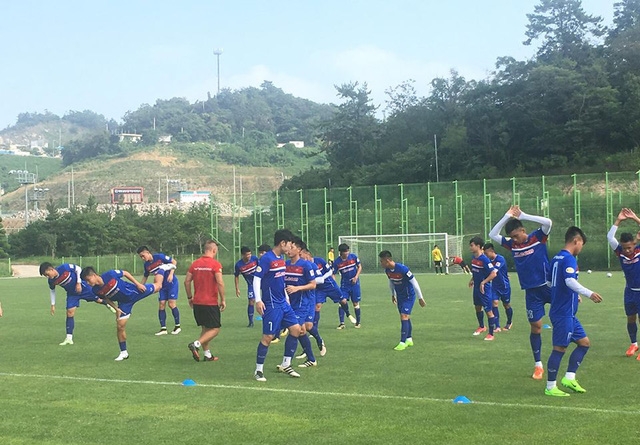 u22 viet nam di chuyen “hanh xac” sang malaysia du sea games 29 hinh anh 1