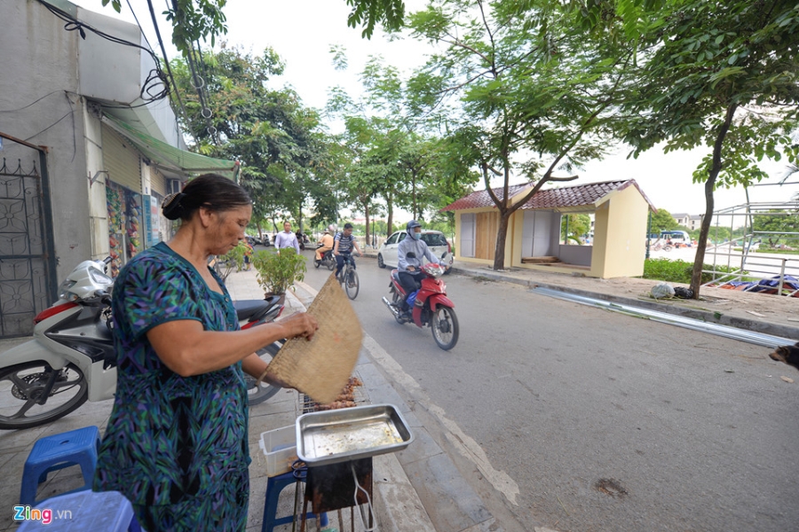 Cac gian hang o pho di bo Trinh Cong Son phai thao do vi dan phan doi hinh anh 3