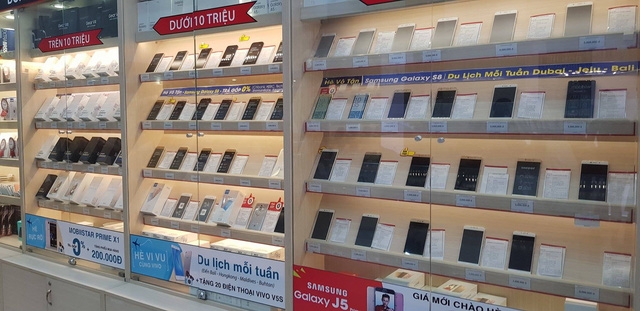Cuộc đua phân khúc cận cao cấp vô cùng gian nan khi hàng loạt smartphone đến từ thương hiệu lớn có giá phải chăng và mạnh về yếu tố thương hiệu