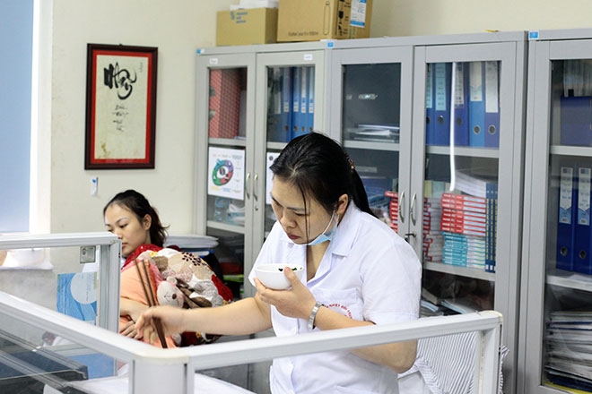 nu dieu duong mang thai sap de van cang minh chong sot xuat huyet hinh anh 4