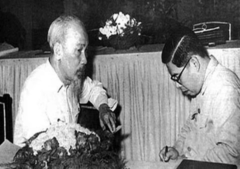 Vị tướng mang hơn 1 tấn tài liệu chế tạo vũ khí về Việt Nam - Ảnh 3.