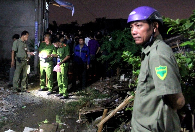 Vo khoc ngat khi phat hien chong tu vong trong tu the treo co hinh anh 2