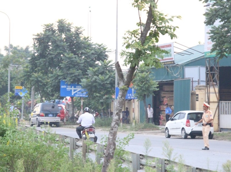 Xe máy lao vào CSGT, chạy ngược chiều trên cao tốc - ảnh 3