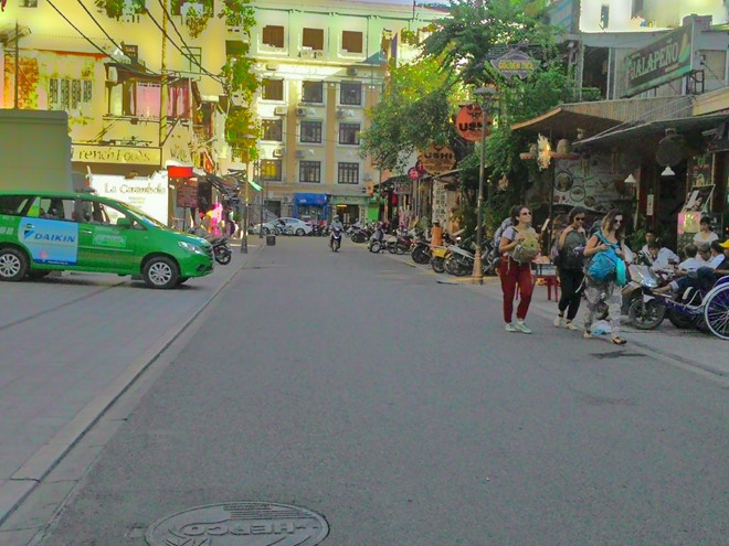 3 tuyen pho di bo o Hue hoat dong den 2h sang hinh anh 1