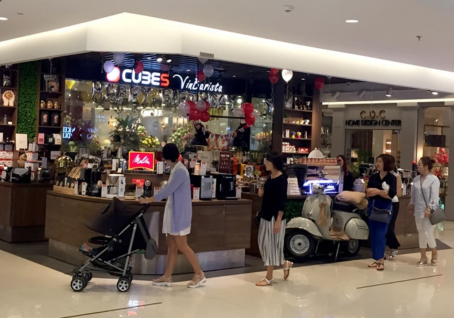 Khanh Casa tat nu nhan vien mang bau co the bi phat 200.000 dong hinh anh 2