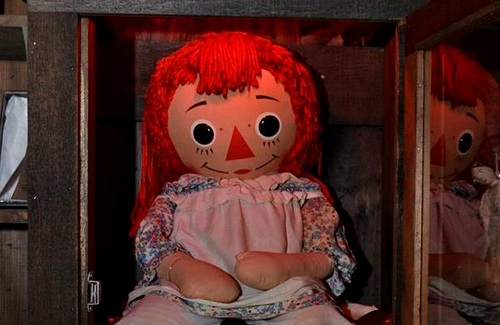 annabelle-tu-bup-be-gay-tranh-cai-den-bieu-tuong-kinh-di-2