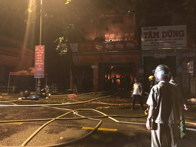 Hiện trường vụ cháy trên đường Trần Hưng Đạo (TX.Quảng Trị, Quảng Trị) /// ẢNH: THANH LỘC
