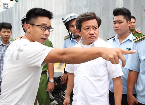chu-oto-dau-tren-via-he-phan-ung-gay-gat-voi-ong-doan-ngoc-hai