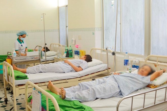 Gan 50 du khach ngo doc, Da Nang cong bo duong day nong hinh anh 1