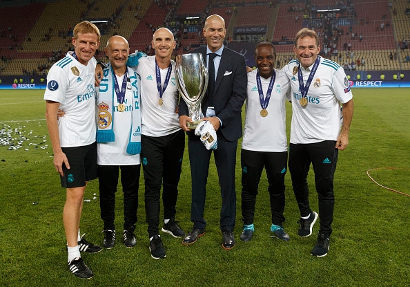 HLV Zidane duoc Real Madrid thuong lon hinh anh 1