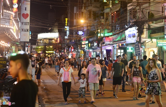 Khai truong pho di bo Bui Vien vao ngay 20/8 hinh anh 1