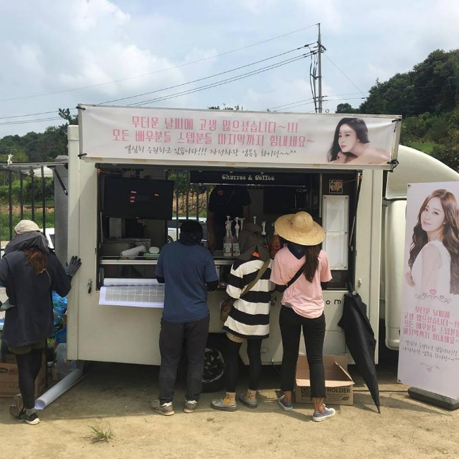 kim-tae-hee-gui-qua-den-phim-truong-dong-vien-ong-xa-rain