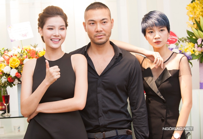 ngoc-trinh-ho-tron-lung-tran-khi-den-mung-ky-han-lam-ba-chu-7