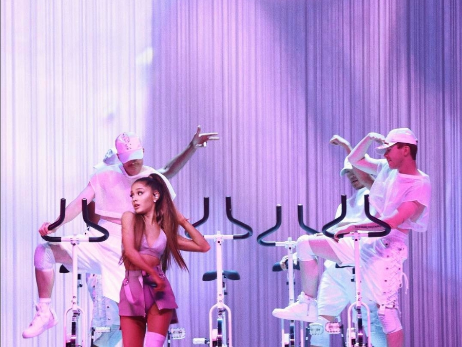 Ariana Grande chiến thắng kép ở Teen Choice Awards 2017 trước thềm sang Việt Nam - ảnh 1
