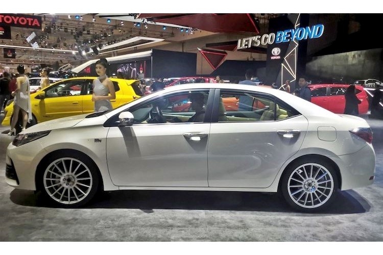 Can canh Toyota Corolla Altis 2018 phien ban dac biet-Hinh-3
