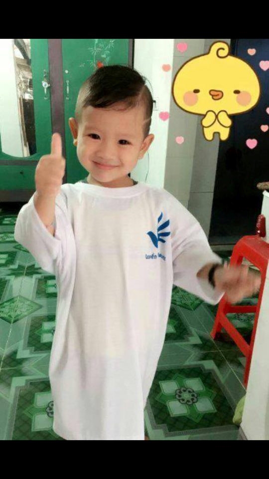 Cau be dang yeu vua meu mao vua hat 'Gui anh xa nho' hinh anh 2