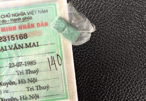 Hà Nội: Nam thanh niên bị bắt sau khi mua ‘kẹo’ ở đường Trần Duy Hưng