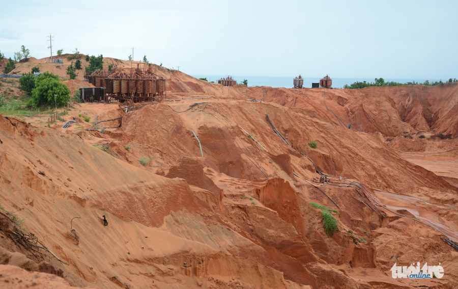 'Hố bom' titan làm tan hoang khu du lịch 