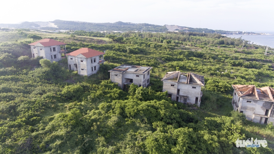 'Hố bom' titan làm tan hoang khu du lịch 