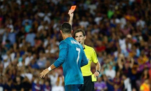 ronaldo-doi-mat-an-treo-gio-den-12-tran-do-dy-trong-tai