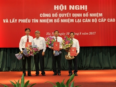  Phó Thống đốc Ngân hàng Nhà nước Việt Nam Nguyễn Phước Thanh vừa trao các quyết định của Thống đốc Ngân hàng Nhà nước bổ nhiệm nhân sự cấp cao của Ngân hàng Nông nghiệp và Phát triển nông thôn Việt Nam (Agribank). 
