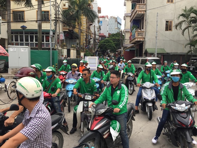 Tai xe GrabBike keu goi tat ung dung de phan doi hang tang chiet khau hinh anh 3