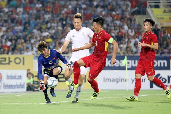 Phí Minh Long trong trận thắng tuyển các ngôi sao K-League 1-0 /// Minh Tú
