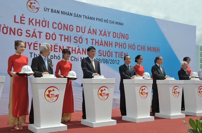 Cận cảnh công trình metro “nợ như chúa chổm” - 1