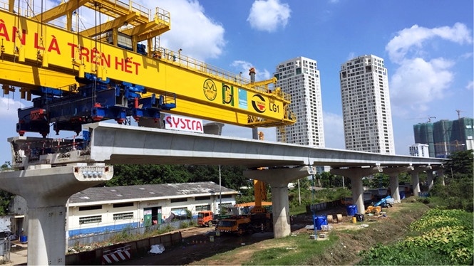 Cận cảnh công trình metro “nợ như chúa chổm” - 4