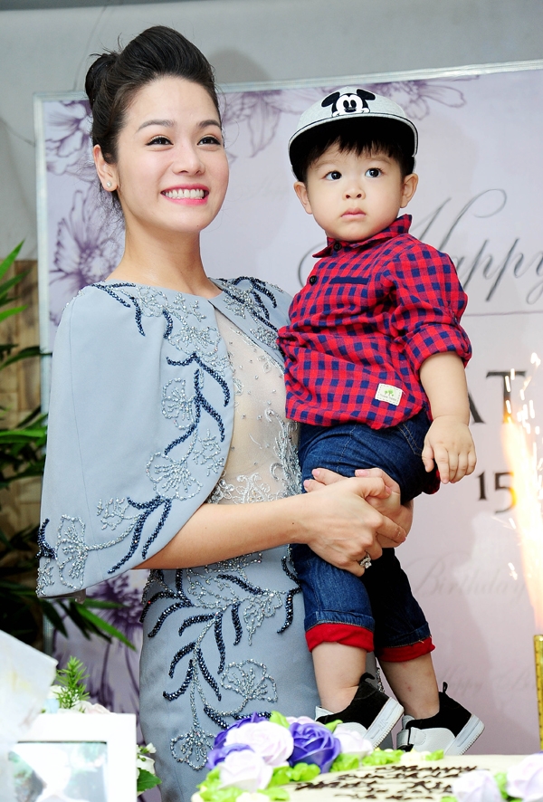 nhat-kim-anh-be-con-trai-nghen-ngao-trong-ngay-sinh-nhat-5