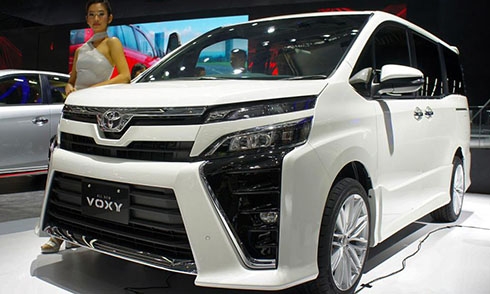 toyota-voxy-2017-mpv-hang-sang-dan-anh-cua-innova