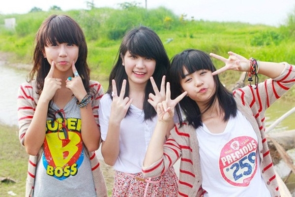 'Bo ba sat thu' xuat hien xinh dep, nhi nho trong ngay tai hop hinh anh 1
