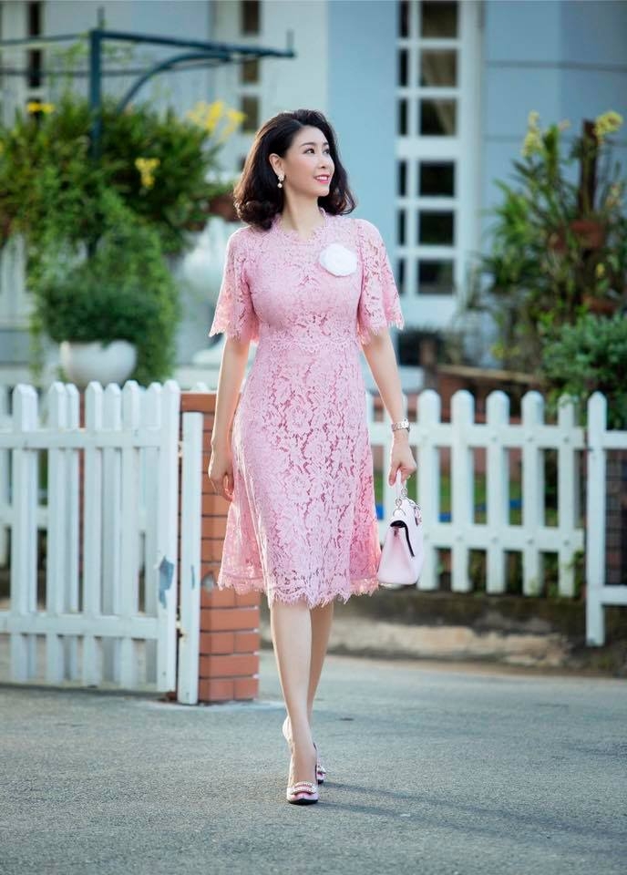 do sac hai hoa hau 3 con tre nhu gai tuoi 20 noi tieng showbiz viet hinh anh 8