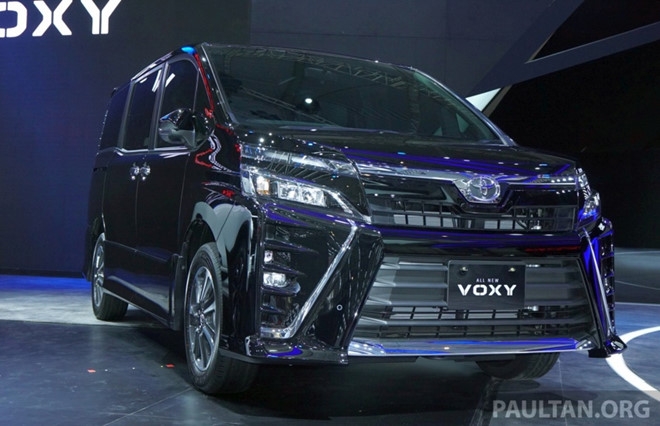 Toyota gioi thieu xe gia dinh Voxy 2017 tai Dong Nam A hinh anh 1
