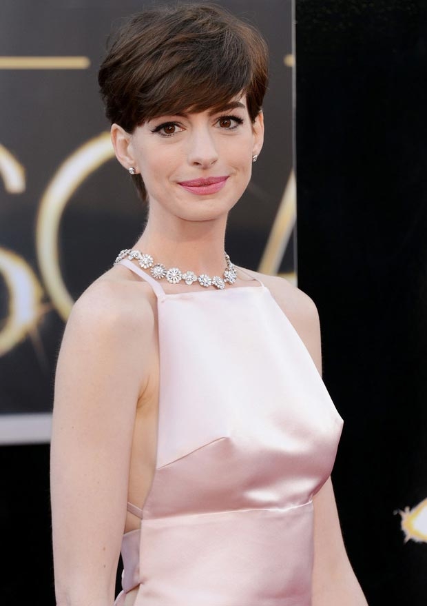 anne hathaway bi hacker tung anh khoa than len mang hinh anh 5