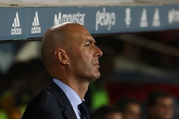 HLV Zidane có thể bị phạt vì phát ngôn không đúng mực