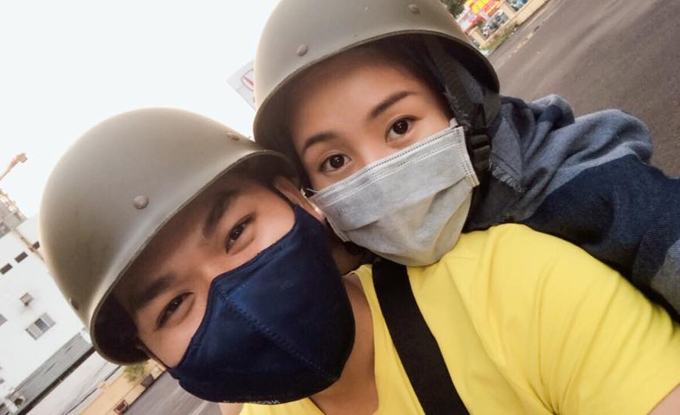 le-phuong-rang-ro-ben-chong-kem-7-tuoi-trong-le-cuoi-o-binh-thuan-8