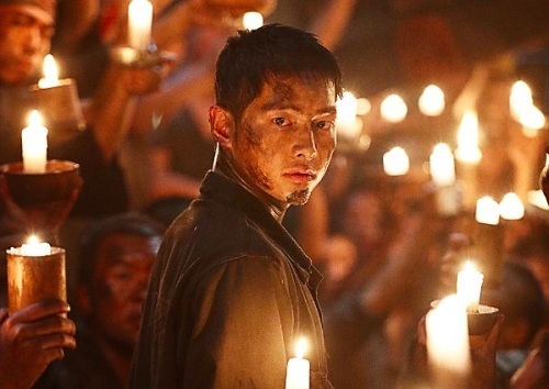 bom-tan-cua-song-joong-ki-danh-dam-khoc-liet-kich-ban-mot-chieu