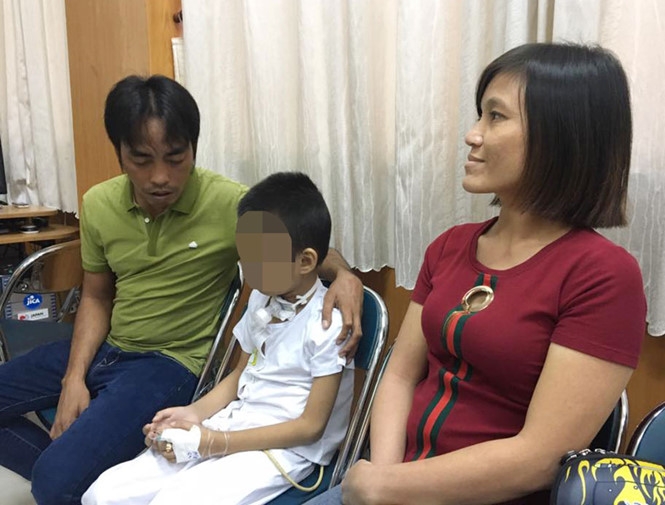 Bệnh nhi và ba mẹ ngày xuất viện /// Nguyên Mi