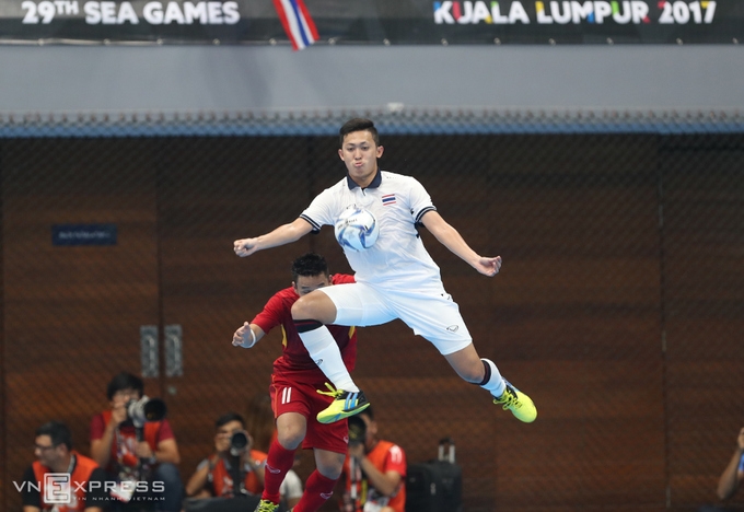 Futsal nam và nữ Việt Nam cùng thua Thái Lan
