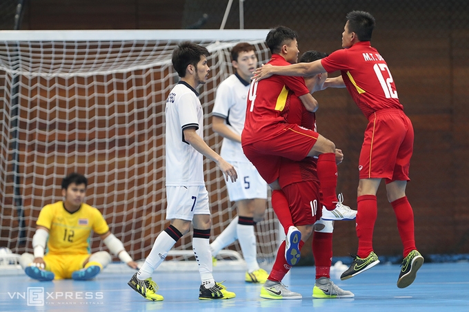 Futsal nam và nữ Việt Nam cùng thua Thái Lan