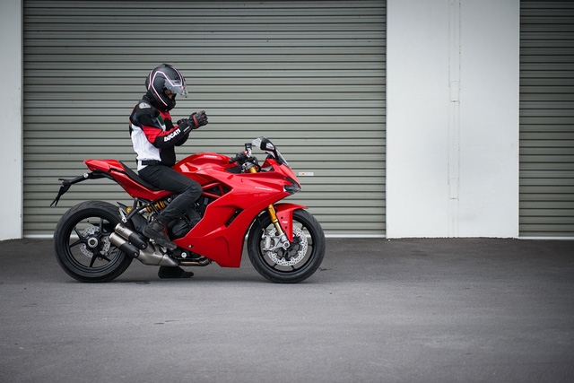 Mô tô thể thao Ducati SuperSport 2017 cập bến Đông Nam Á với giá 382 triệu Đồng - Ảnh 4.
