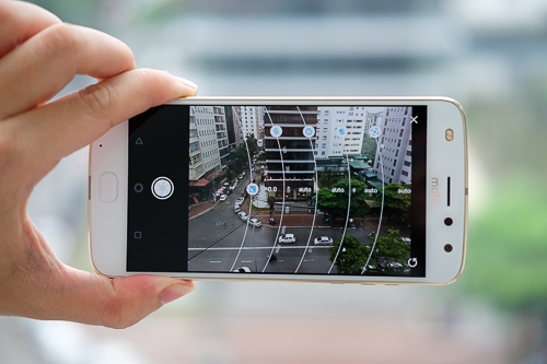 Giao diện chế độ camera chuyên nghiệp đơn giản, dễ tuỳ chỉnh.