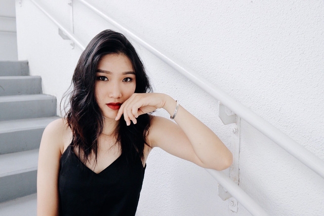 Dù vậy, đằng sau sự lạc quan ấy, Quỳnh Giang đã phải trải qua những biến cố lớn trong cuộc sống. Sau khi sinh, mẹ cô bị tật một bên mắt, rất nhiều lần chữa trị và phẫu thuật nhưng theo thời gian bệnh nặng không chữa trị được.